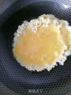Make Chili fried eggs step 1