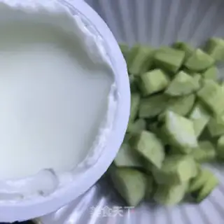Make cucumber blueberry yogurt step 4