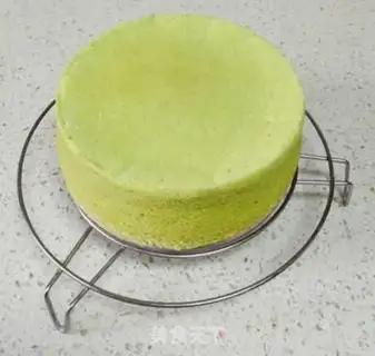 Make Six inches of green tea and early cake step 17