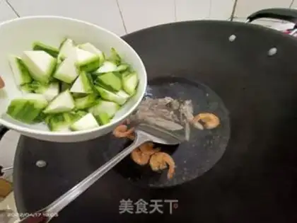 Make Duck-head shrimp and melon soup step 1