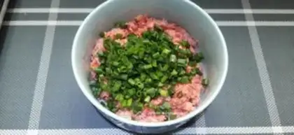 Make Black pepper beef pie step 2