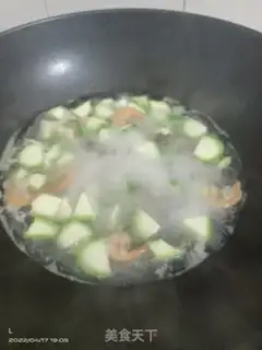 Make Duck-head shrimp and melon soup step 2
