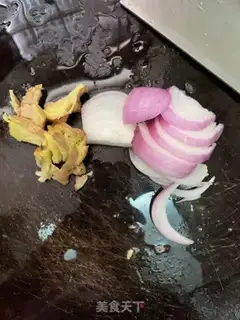Make Five fingers of peach chicken leg step 1