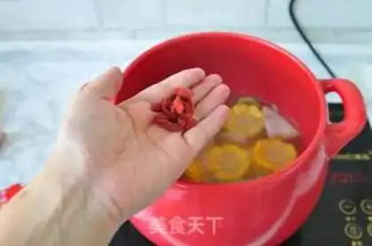 Make Suffering melon corn soup step 10