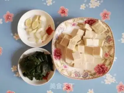 Make Three or seven leaves for tofu step 1