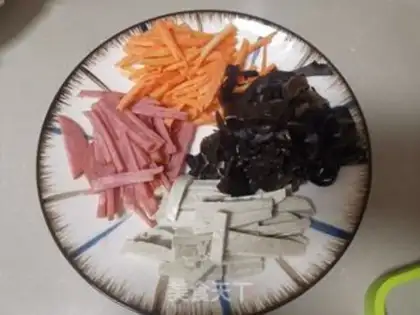 Make Sour and appetizer soup step 1