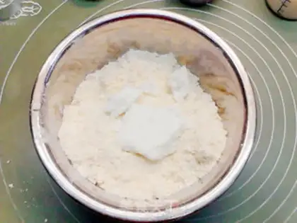 Make raisin coconut scon step 3