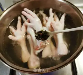 Make The fragrance of chicken claws step 2