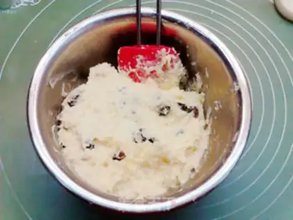Make raisin coconut scon step 6
