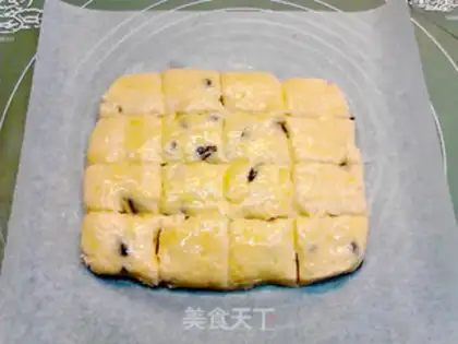 Make raisin coconut scon step 9
