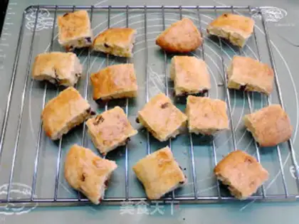 Make raisin coconut scon step 12
