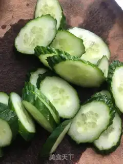 Make cucumber garlic sauce and meat step 0