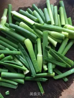 Make cucumber garlic sauce and meat step 1
