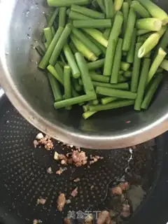 Make cucumber garlic sauce and meat step 3