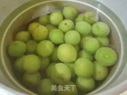Make Blue plum wine step 2