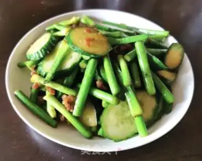 Make cucumber garlic sauce and meat step 5