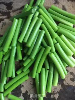 Make A meat bar with garlic step 1