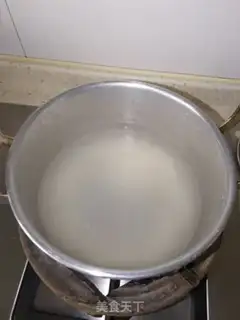 Make Scrambled eggs step 1