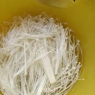 Make The heartbrush, the golden mushrooms, the chicken legs step 0