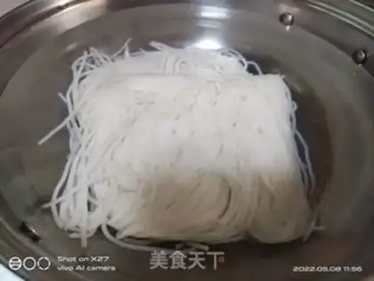 Make Guilin rice powder step 2
