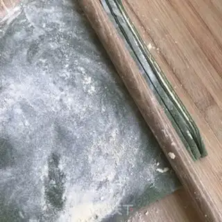 Make Tomato egg and spinach noodles step 6