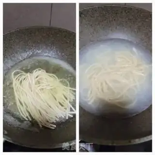 Make Socked prawns and rice noodles step 3