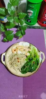 Make Socked prawns and rice noodles step 7