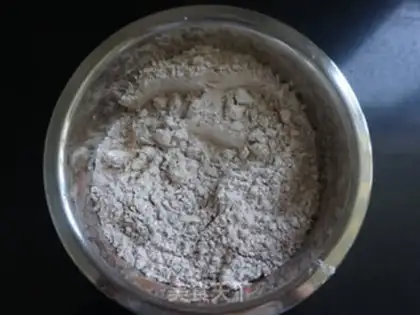 Make Coconut cocoa sauce ice cream balls step 3