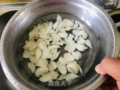 Make Celery makes lilies step 0