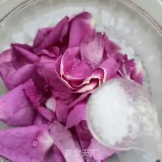 Make Roses and eggs step 1