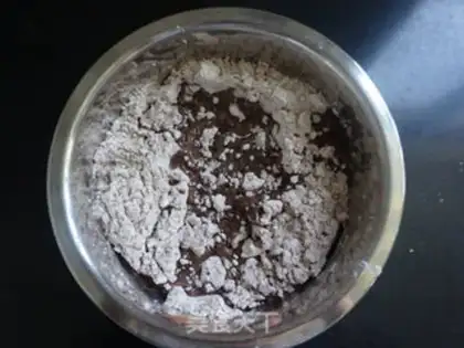 Make Coconut cocoa sauce ice cream balls step 5