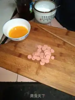 Make Egg ham and sausage step 1