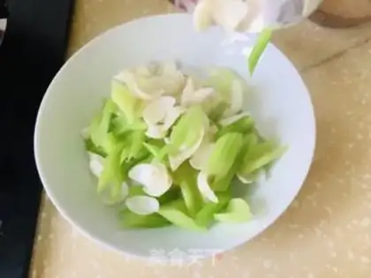 Make Celery makes lilies step 4