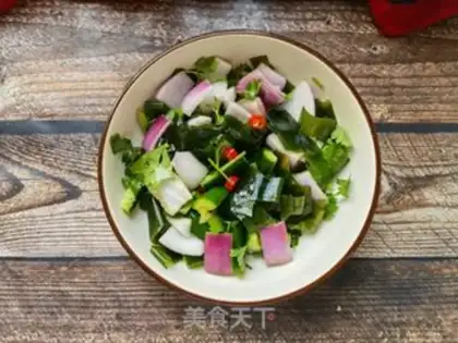 Make Dutch cucumber onions mixed with little sea belts step 8