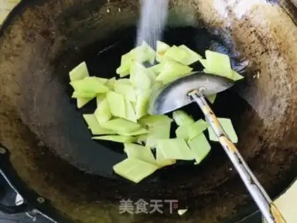 Make Fried eggs step 4