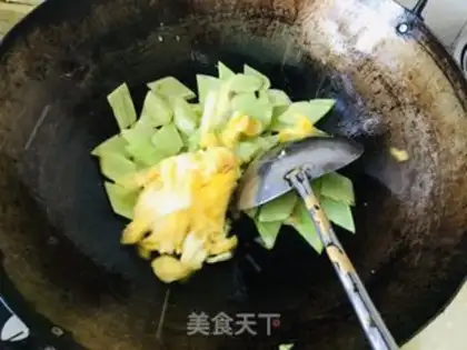 Make Fried eggs step 5