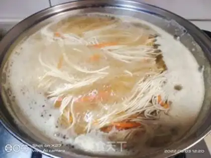 Make Eggs and meat noodles step 0