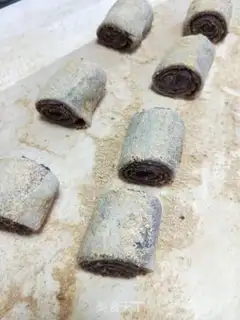 Make Donkey rolls step 22