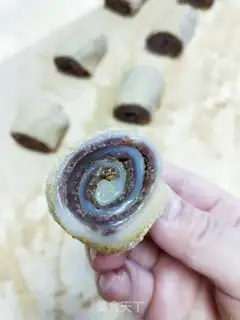 Make Donkey rolls step 23