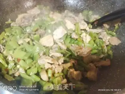 Make Meatloaf and four season beans step 5