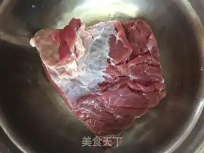 Make Black pepper beef pie step 0