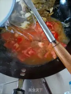 Make Tomato yellowfish soup step 4