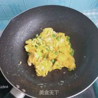 Make Peas fried eggs step 4