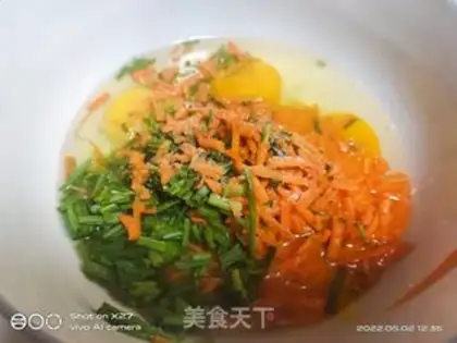 Make Carrot onion fried eggs step 1