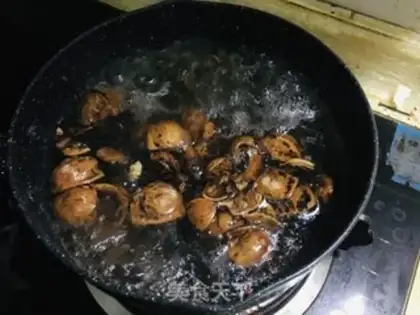 Make walnut shells boiled eggs step 2