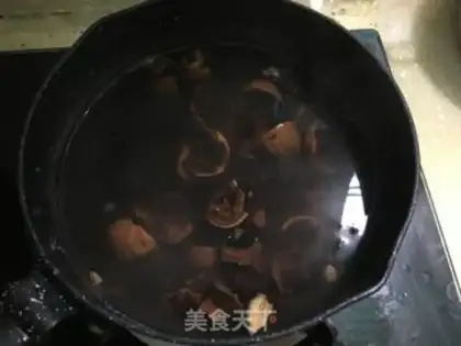 Make walnut shells boiled eggs step 3