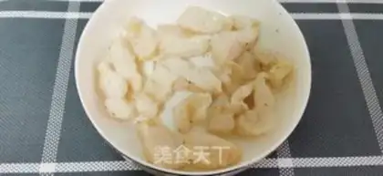Make Sugar vinegar, mushrooms, dragonfish step 1