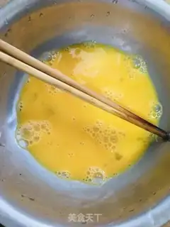 Make Onion fried eggs step 1