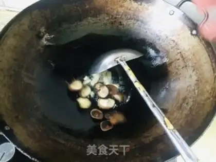 Make Fry mushrooms and cabbage step 1