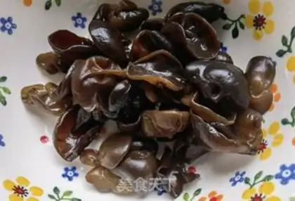 Make Onion mollusks. Dutch cucumbers step 2